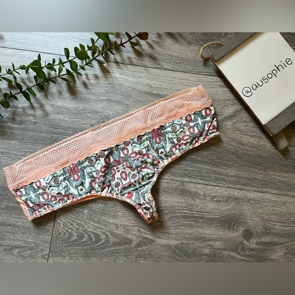 Maaji Low Rise Hip Hugger Jewel Greyhound Design Lace Trim Thong Panty. Size L - Picture 1 of 7